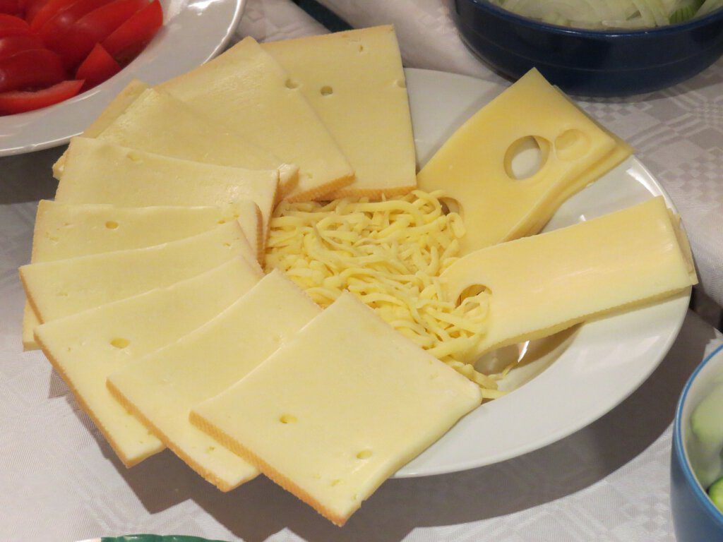 Raclette Käse ist entscheidend für die würzige Note