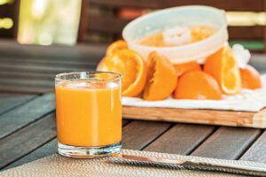 Orangensaft für leckeres Trinken vom Weihnachtsmarkt