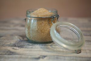 Brauner Zucker für leckeres Essen und Trinken von Zuhause