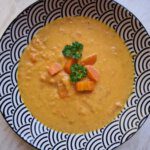Karotten Lauch Suppen in Teller
