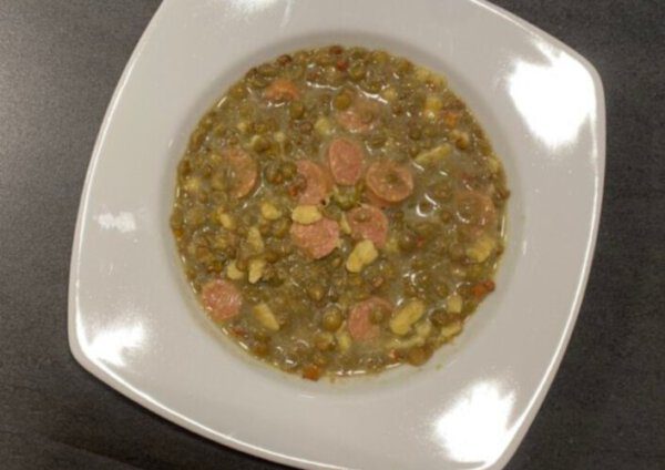 Rezepte für Linsensuppe: Omas Hausmannskost vs. orientalisch vegan