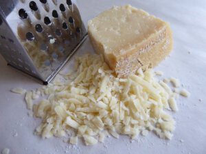 Parmesan Käse gerieben als Zutat für Low carb rezepte