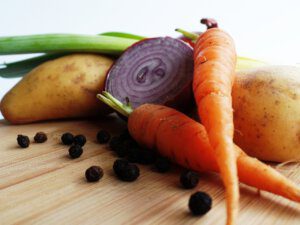 Karotten Zwiebeln Kartoffeln für leckeres, gesundes Essen von Zuhause