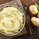 Kartoffelpüree mit Kartoffeln als leckere Beilage zu Essen von Zuhause