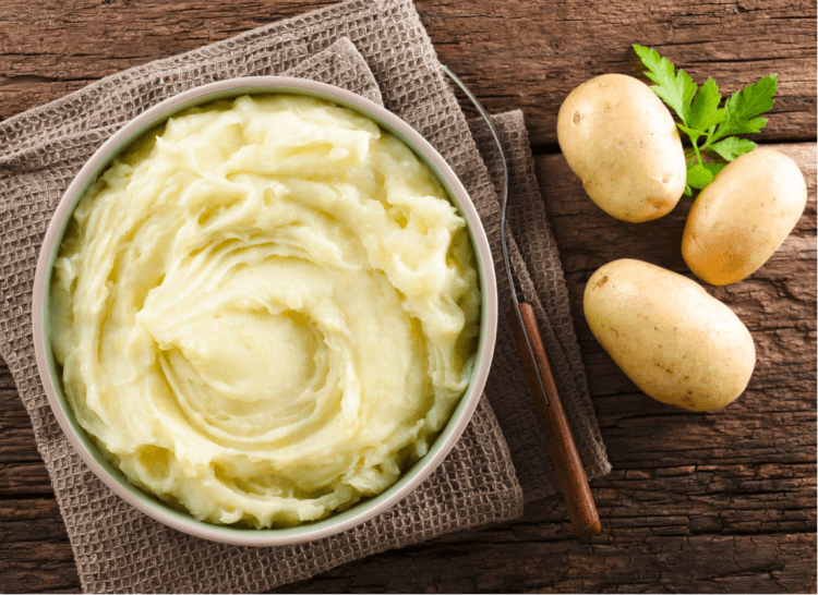 Kartoffelpüree mit Kartoffeln als leckere Beilage zu Essen von Zuhause