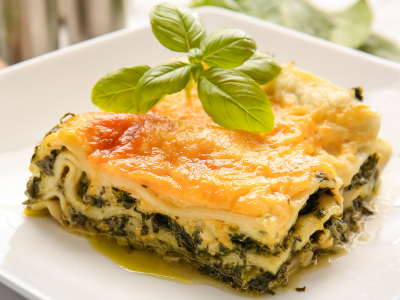Vegetarisches Gericht der Extraklasse - die vegetarische Lasagne mit Spinat.